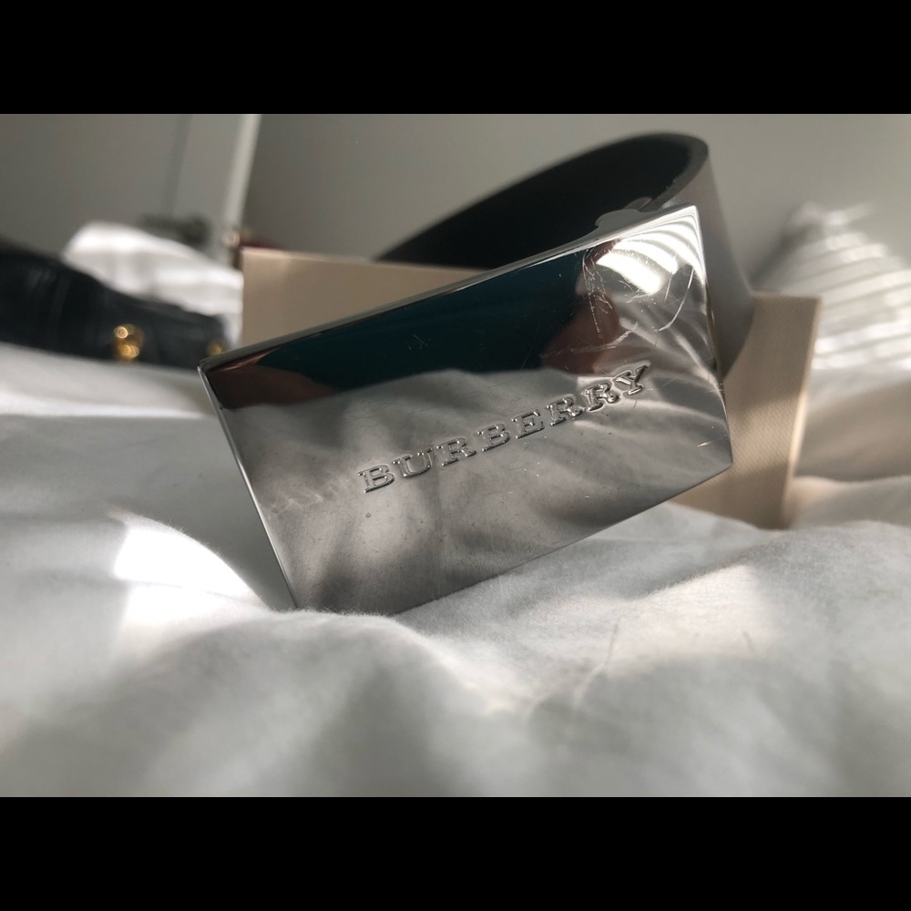 Burberry chocolate leather belt